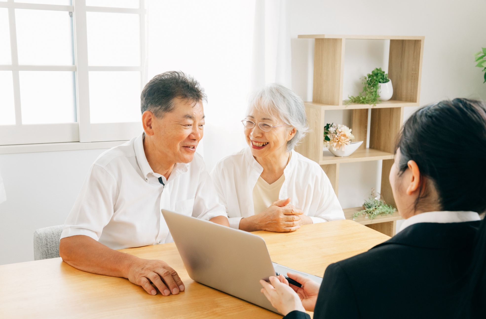 生前整理の相談をする老夫婦